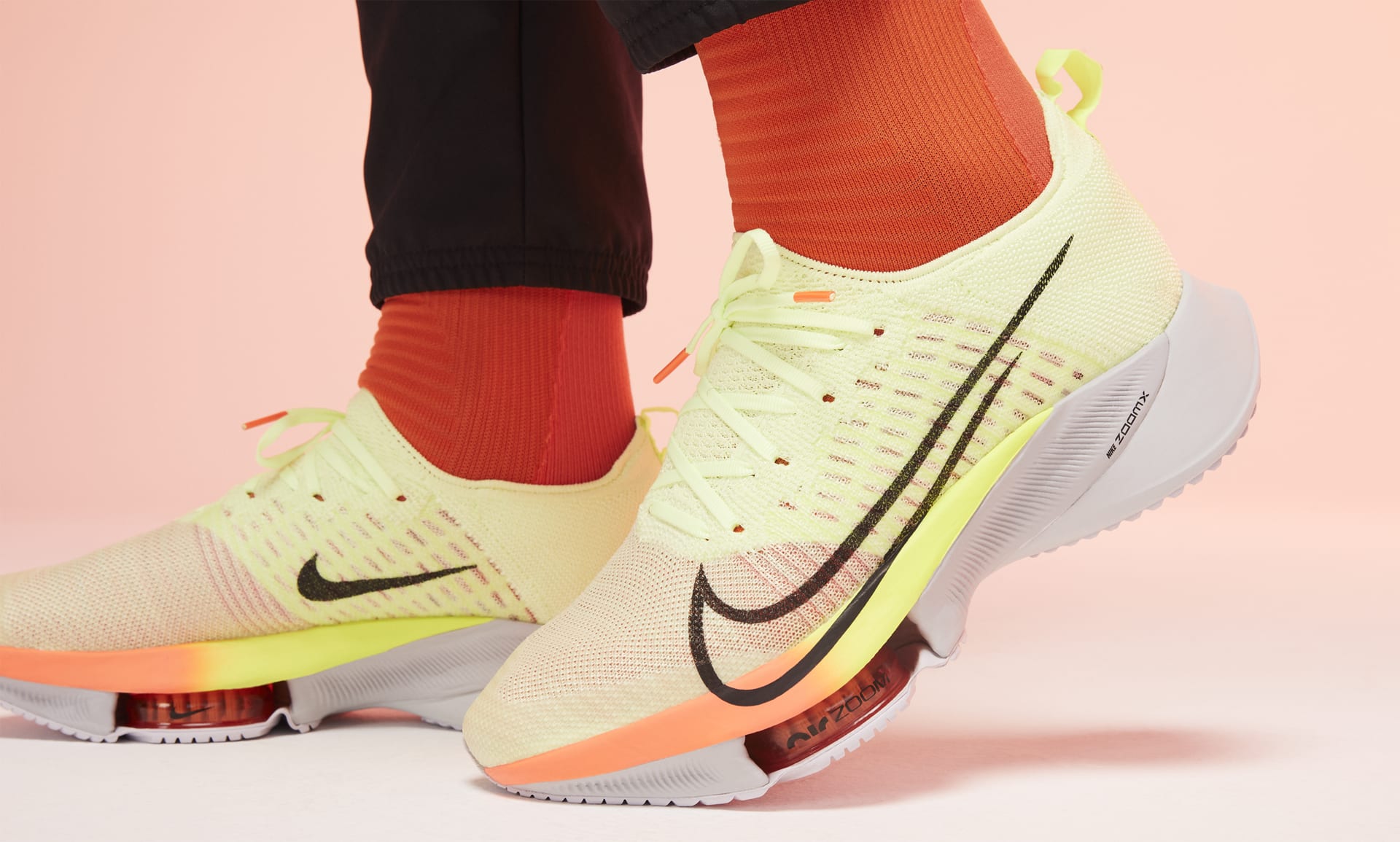Buty do biegania od Nike z widoczną jednostką Zoom.