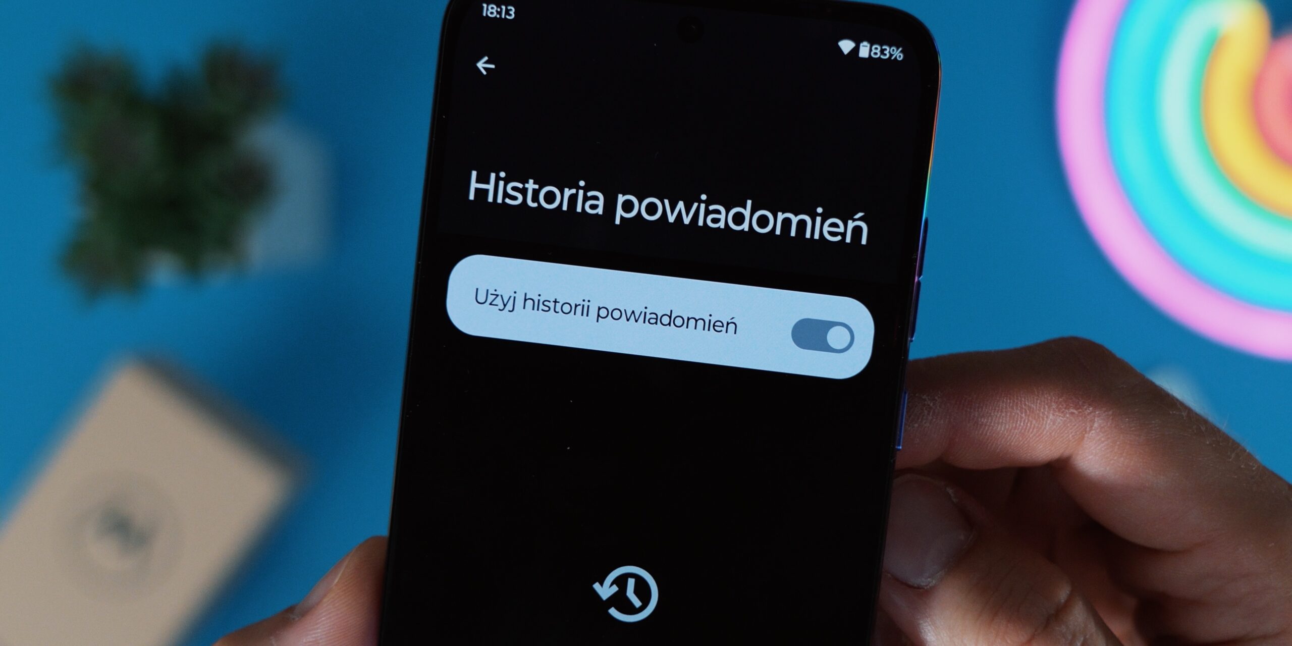 triki w Androidzie 12: historia powiadomień