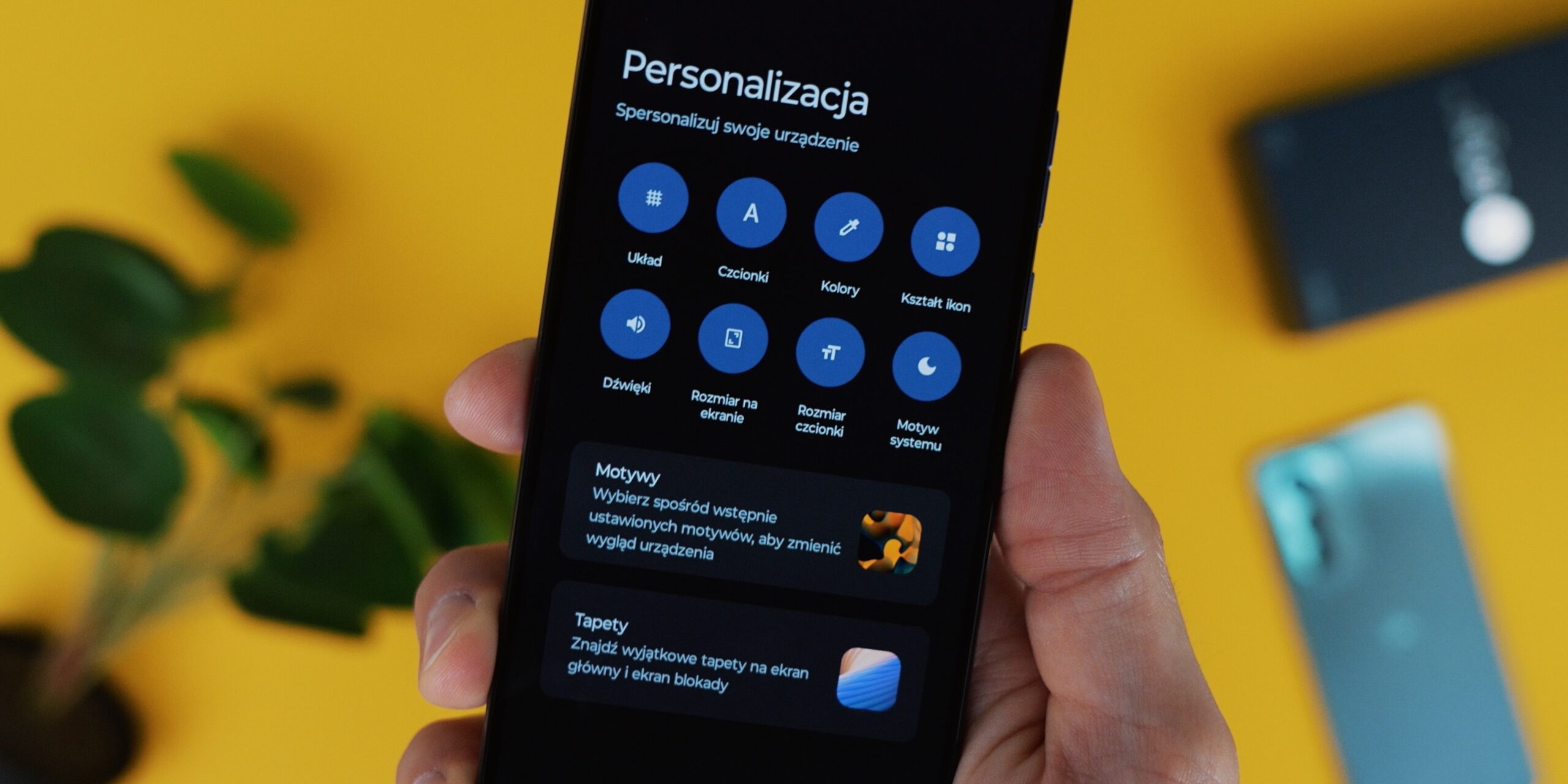 triki w Androidzie 12: personalizacja interfejsu moto