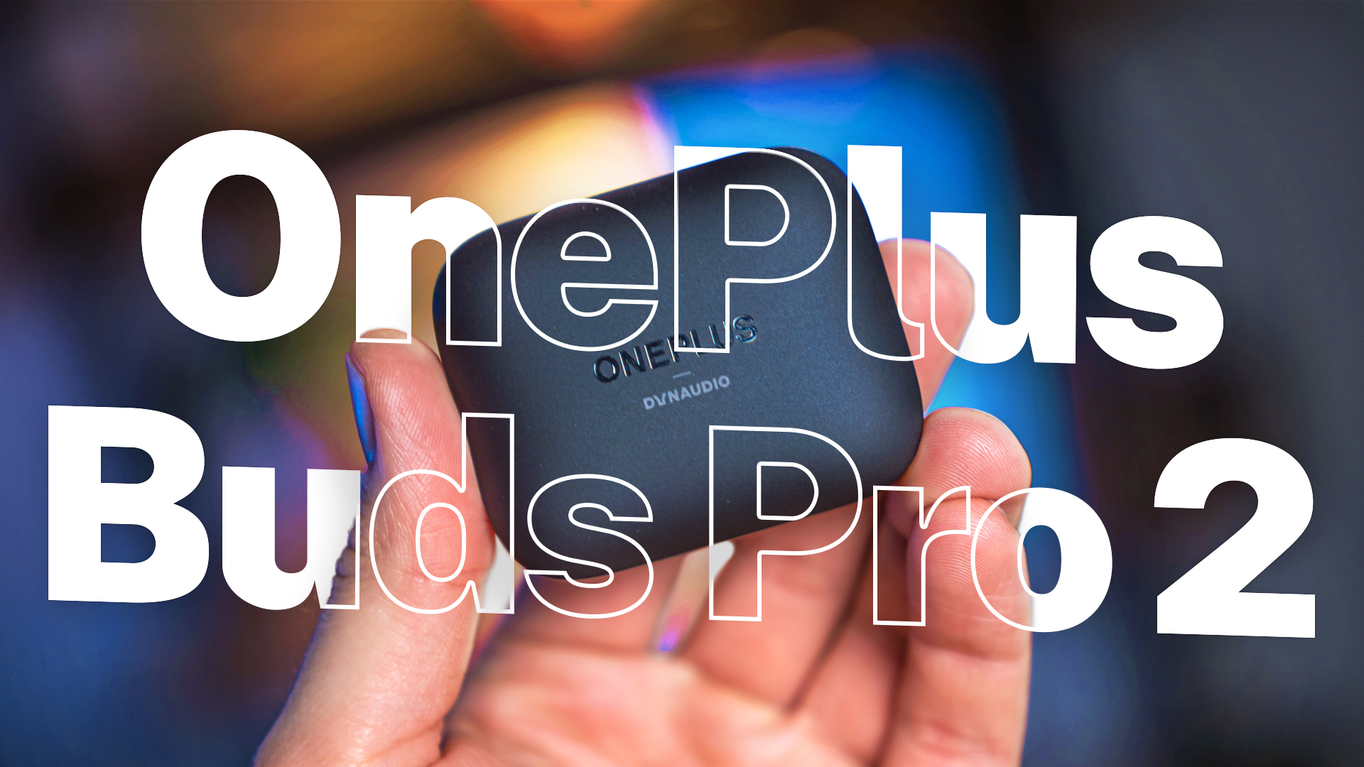 Słuchawki OnePlus Buds Pro 2 w dłoni