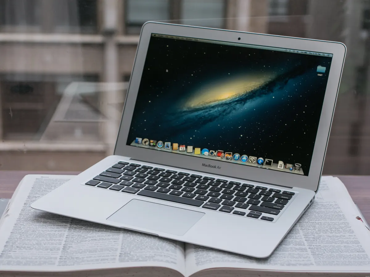 13-calowy MacBook Air z procesorem Intel Core na pokładzie; kwiecień 2014