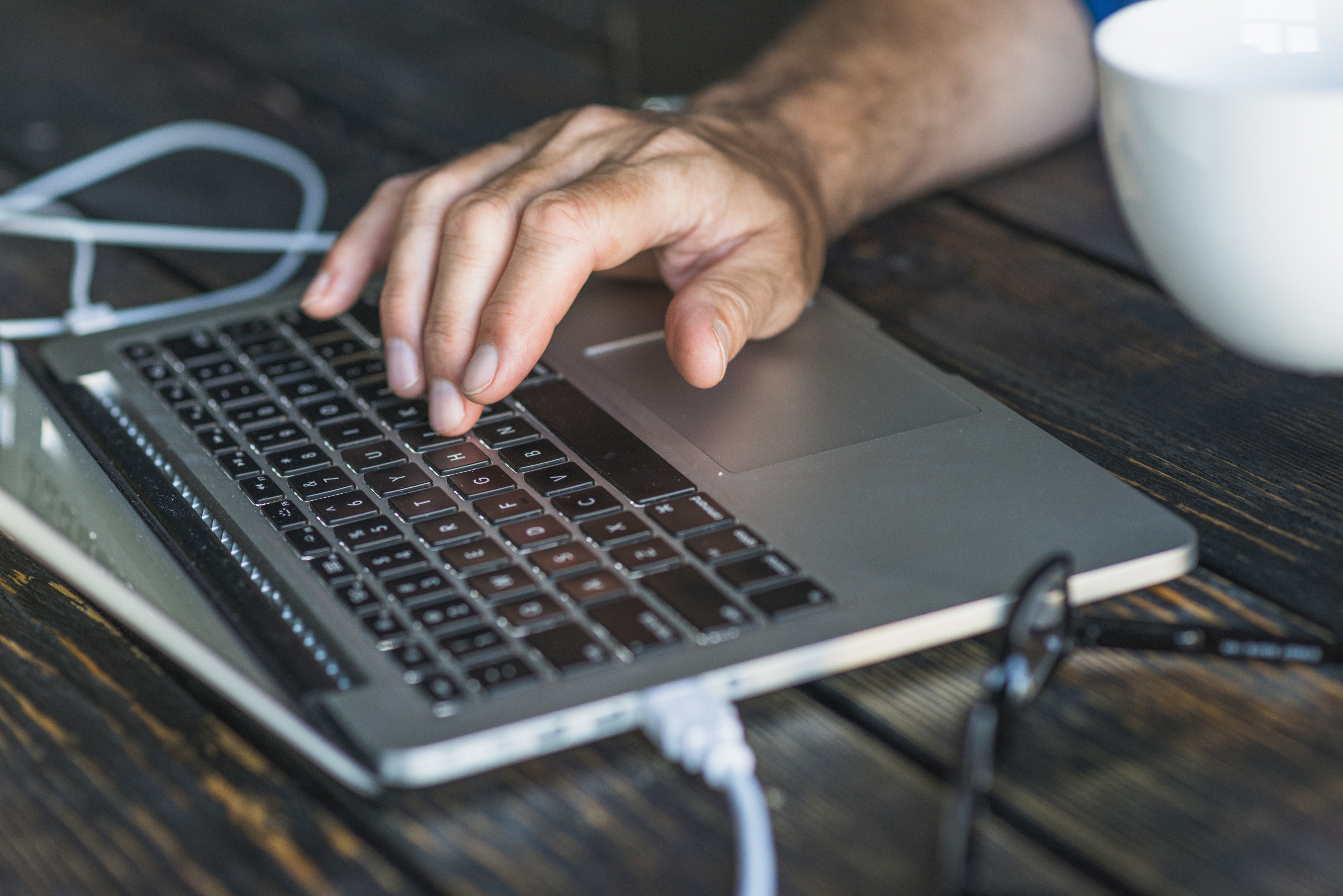 Jak zresetować laptopa, kiedy nic innego nie pomaga? Poradnik