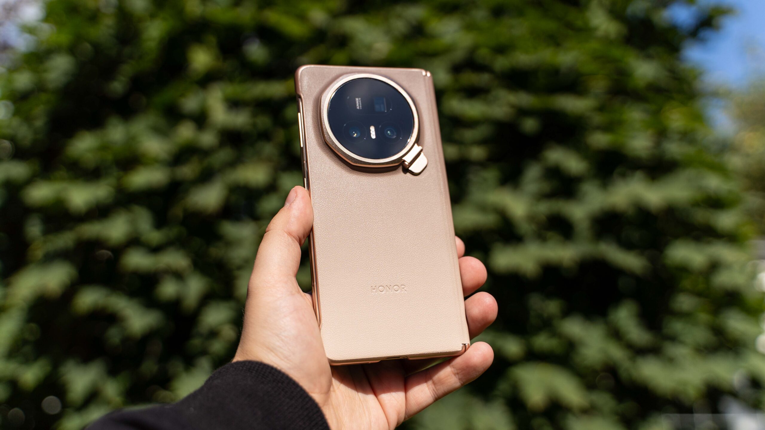 HONOR Magic V5