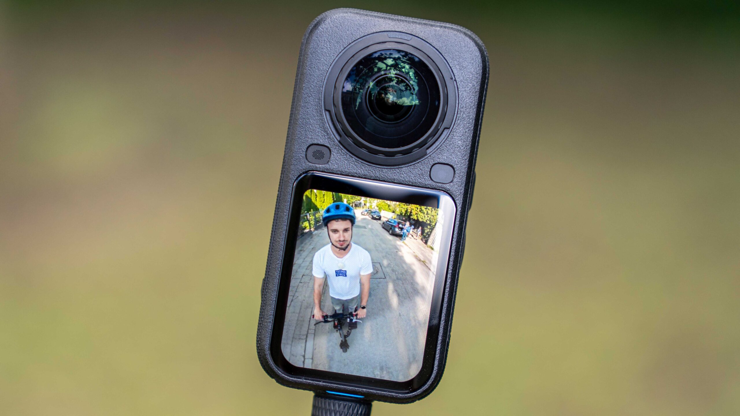 Insta360 X6