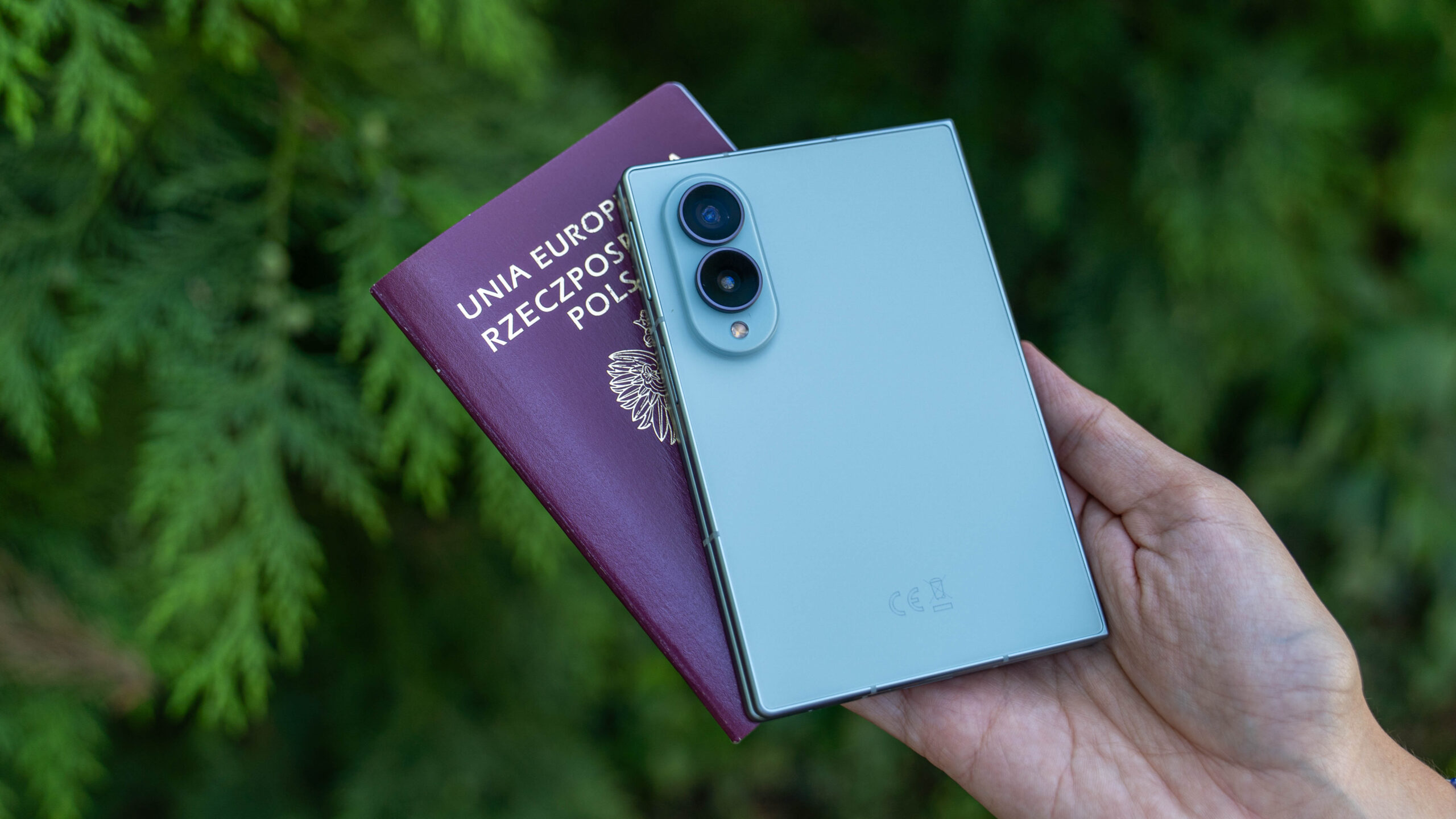 Samsung Galaxy Z Fold8 i paszport
