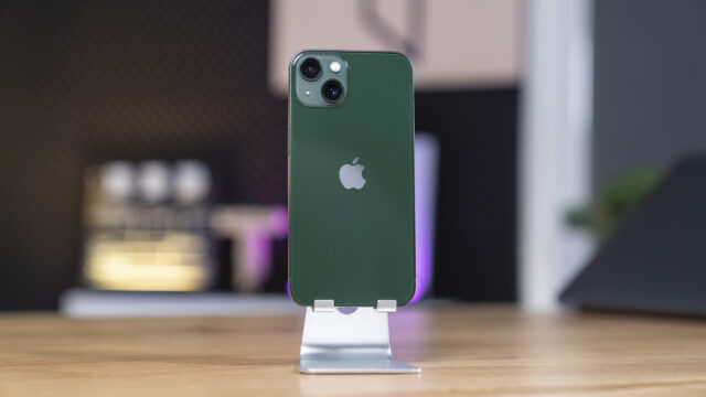 iPhone 13 w wersji zielonej - plecy