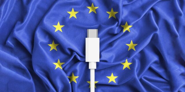 USB-C na tle flagi EU