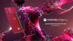 Pantone x Motorola Edge 30 Fusion = Viva Magenta!